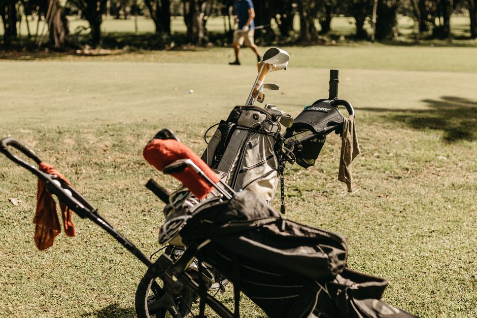 Golf bag dividers organized with irons and woods ready for a walking round